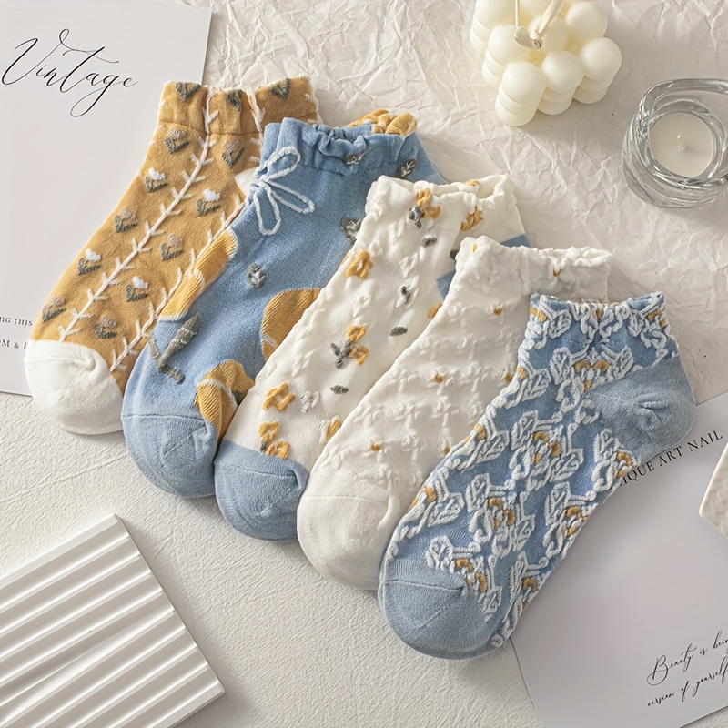 TEMU 5 Pairs Women's Style Floral Socks - 3d Embossed Retro Artistic , Short Tube Socks With Vintage , Machine Washable For Casual & Formal Wear