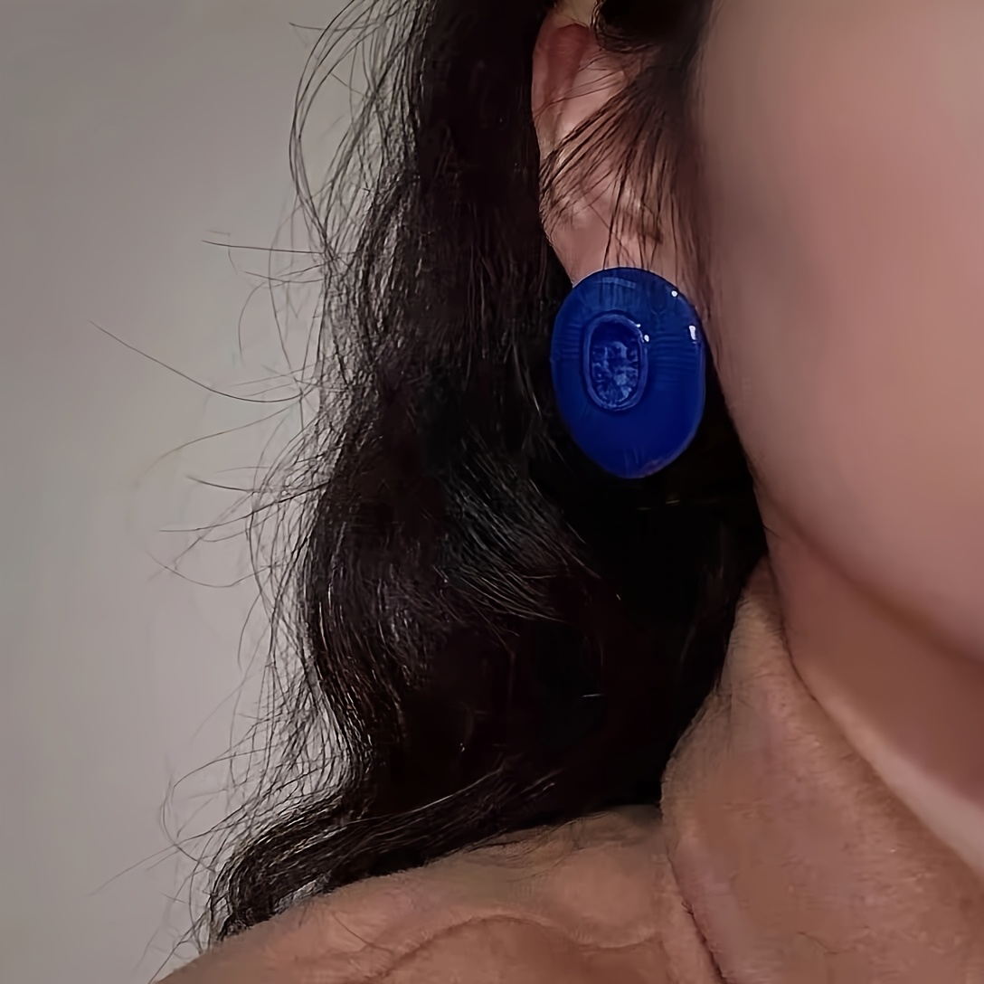 High-end Elegant Hong Kong-style Earrings with Vintage Leaf Design
