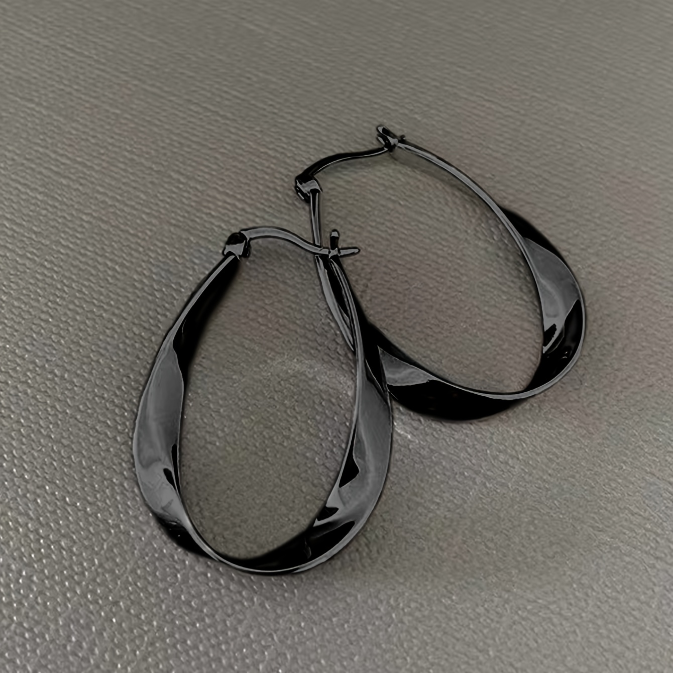 Image of 1 Pair Of Minimalist Möbius Elliptical Irregular Geometric Niche Design Cool Light Luxury Elegant Women's Hoop Earrings