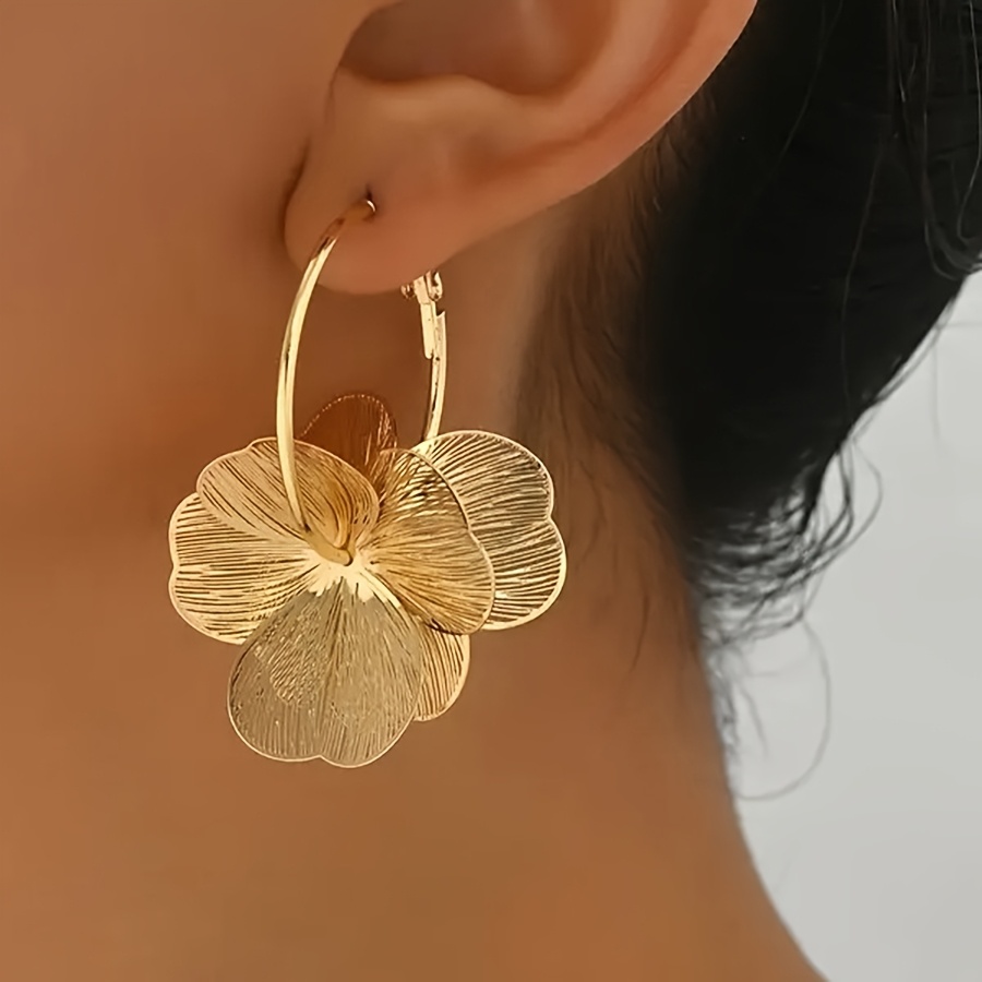 Hollow Floral 18K Golden Plated Copper Earrings — Everyday Elegance