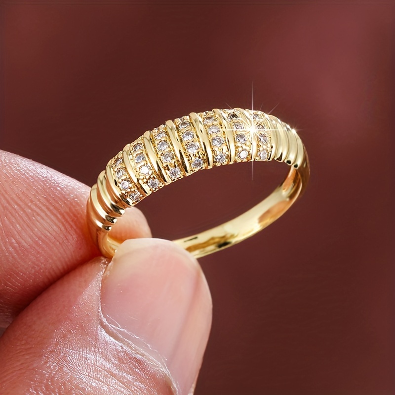 Synthetic Zirconia Spiral Women's Ring