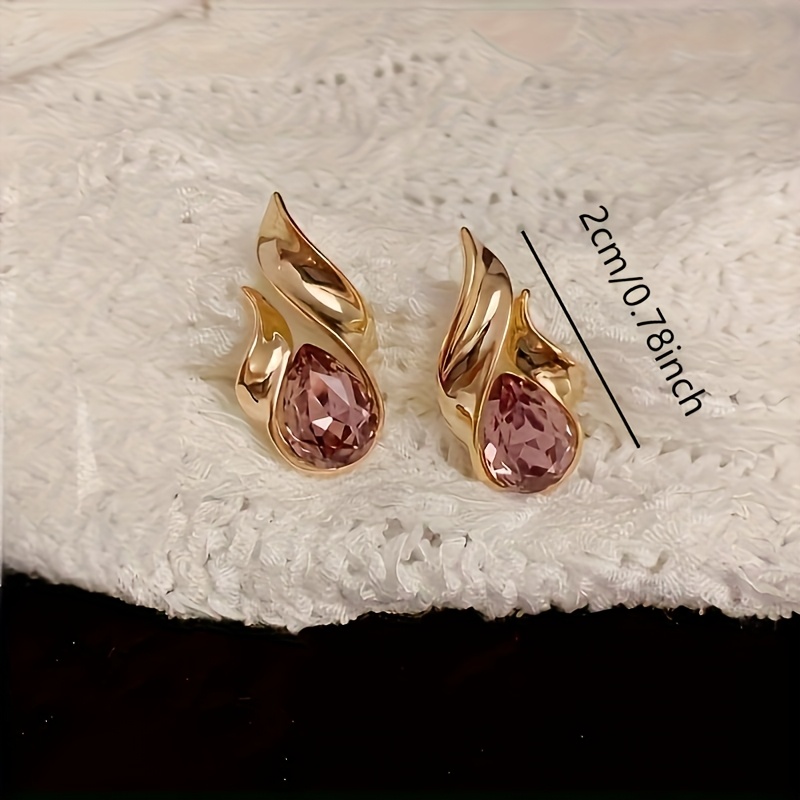 Exquisitely Crafted and Uniquely Stylish, This Metal-shaped Earring Features Dazzling Deep Pink-purple Resin Inlays, Showcasing a Delicate Aesthetic That Catches the Eye. A Must-have Trendy Accessory for Women, Perfect for Banquets, Daily Wear