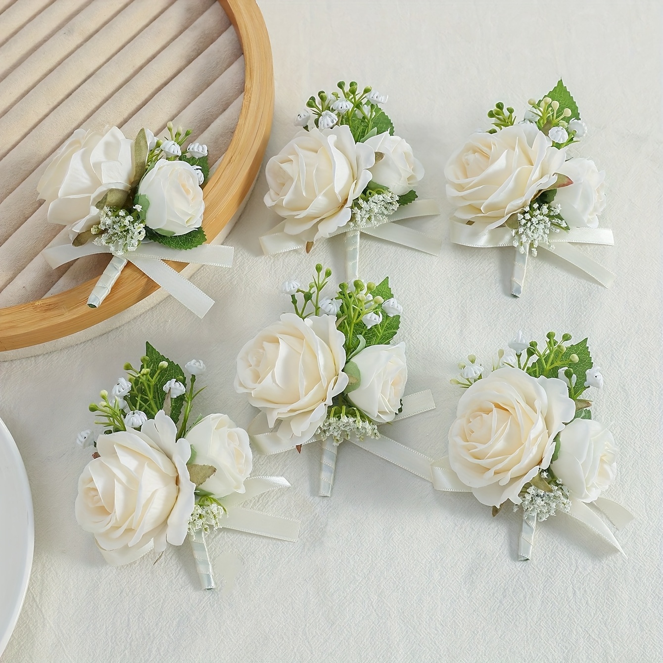 E-shop 6-teiliges High-End Rosenblüten-Set mit weißen Gipskräusen, Serie, ästhetisches Corsage, geeignet für Braut und Bräutigam, Hochzeitsdekoration