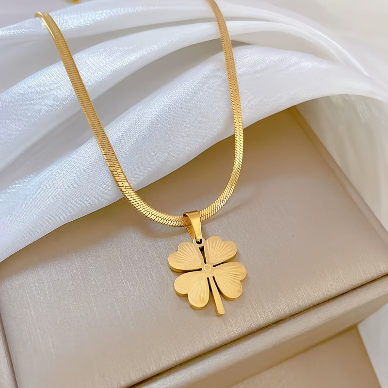 Image of A Minimalist Pastoral Style Clover Pendant Necklace With A Snake Bone Chain Stainless Steel Pendant Suitable For Women' Wear
