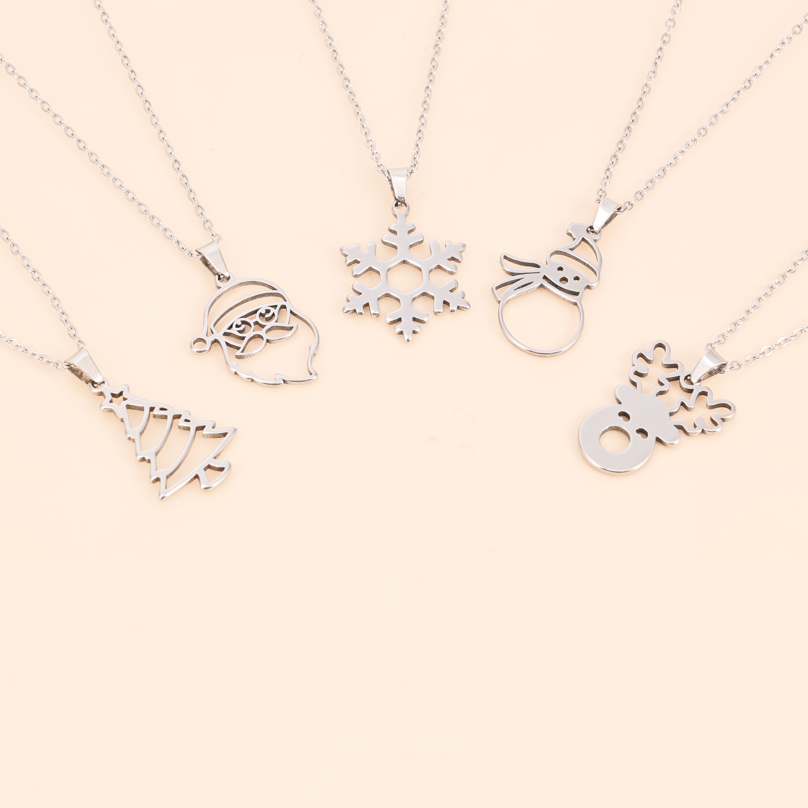 TEMU 5pcs Family Gift Set, Family Pendant Necklace Set, Christmas Hollow-out Pendant Necklace, Santa Claus, Christmas Tree, Snowflake, Snowman,