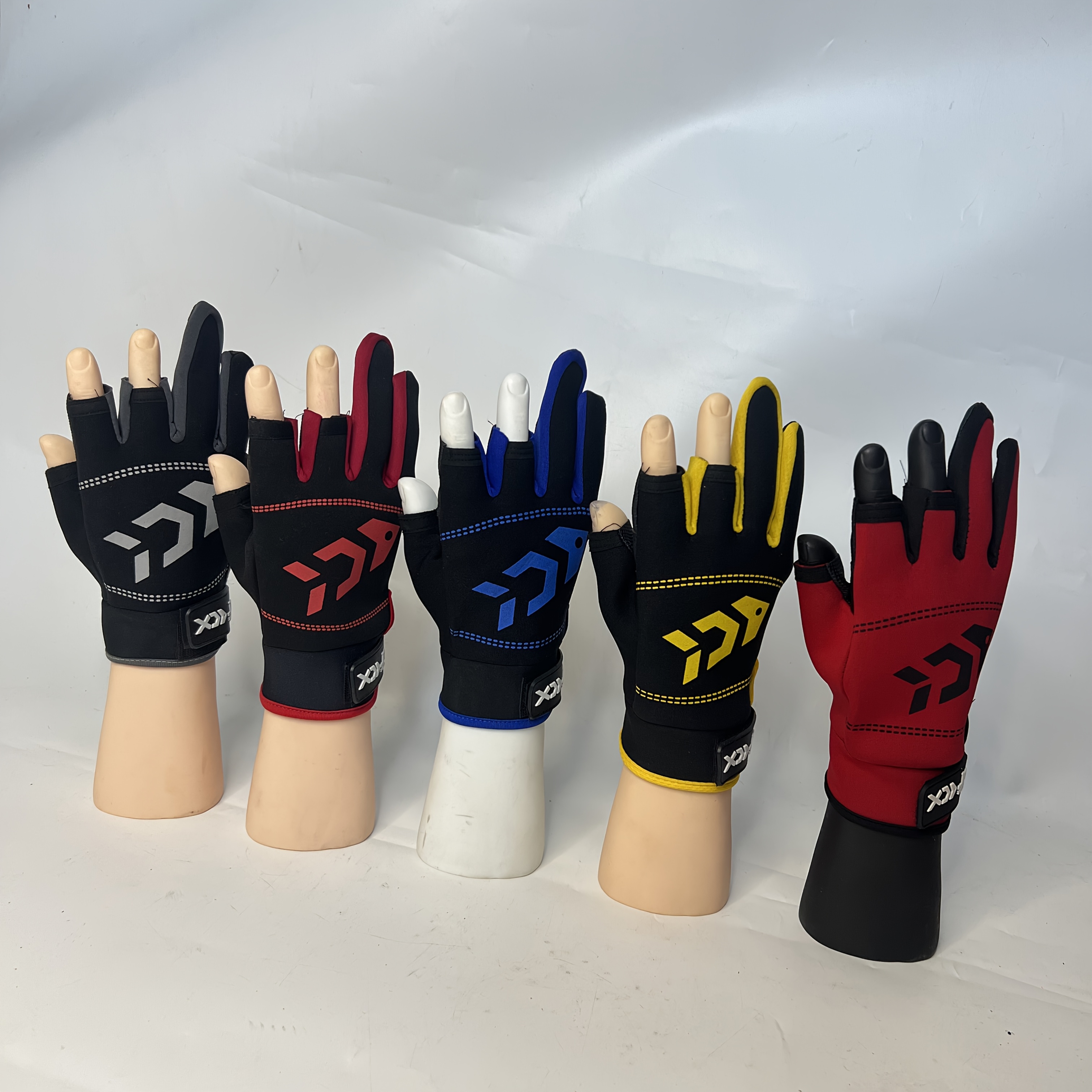 

1 Paire de gants de pêche à doigts avec des renforcées, disponibles en différentes couleurs, des imperméables et conçus pour les griffures de la houppette, batterie