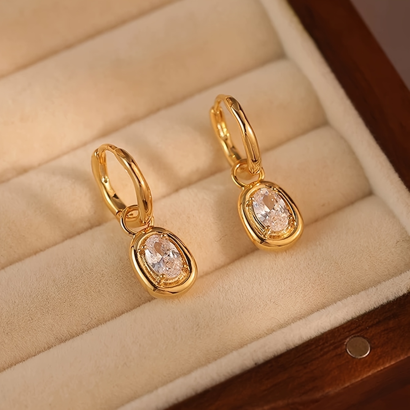 TEMU 1 di Orecchini Eleganti Facili Design Geometrico Raffinato Intarsiato con Zirconia Lusso Adatti per il Pendolarismo e l'Abbigliamento Casual da