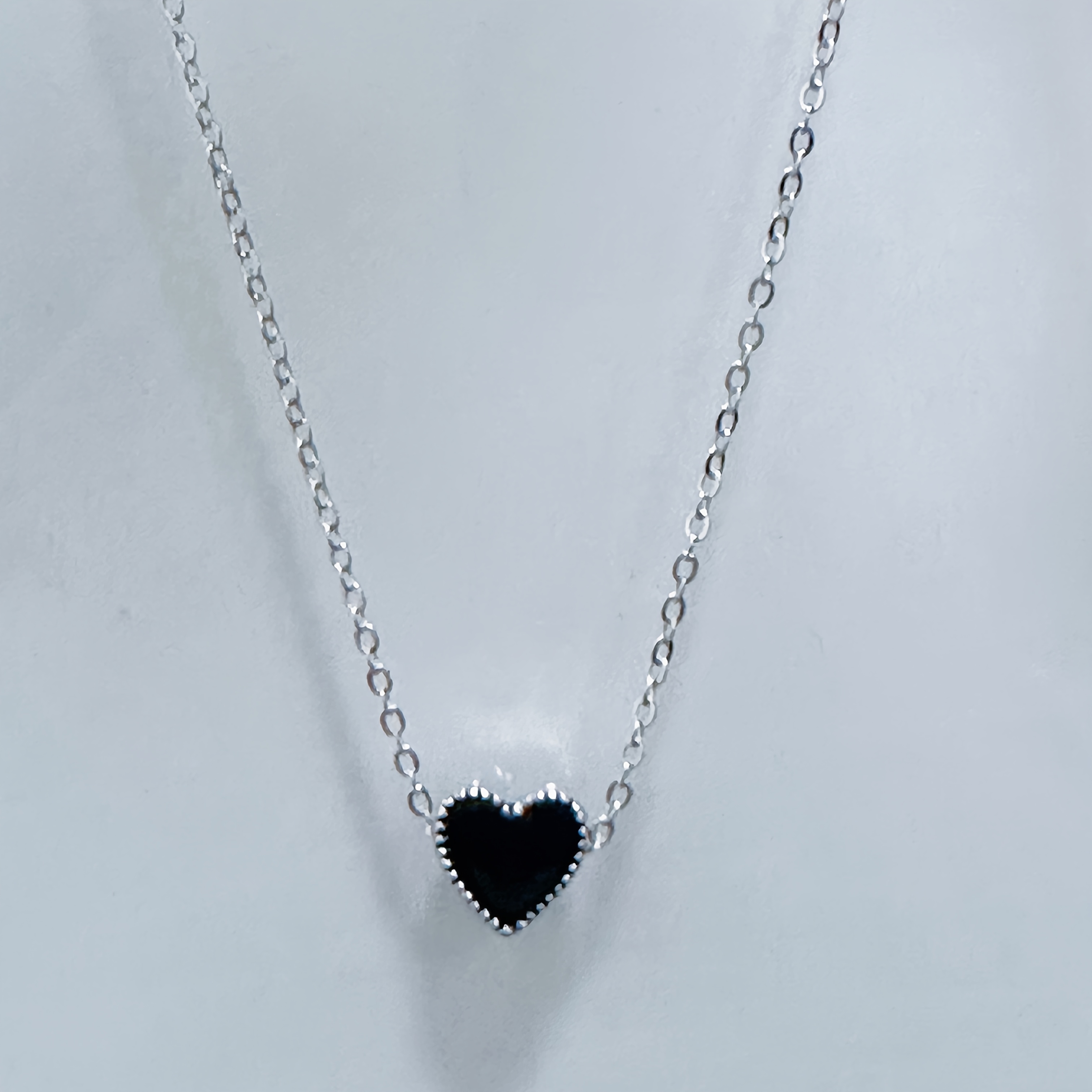 A Double-sided Heart-shaped Clavicle Chain With A Easy Yet Elegant And High-end Style. A Fashionable, Niche, And Versatile Neckband