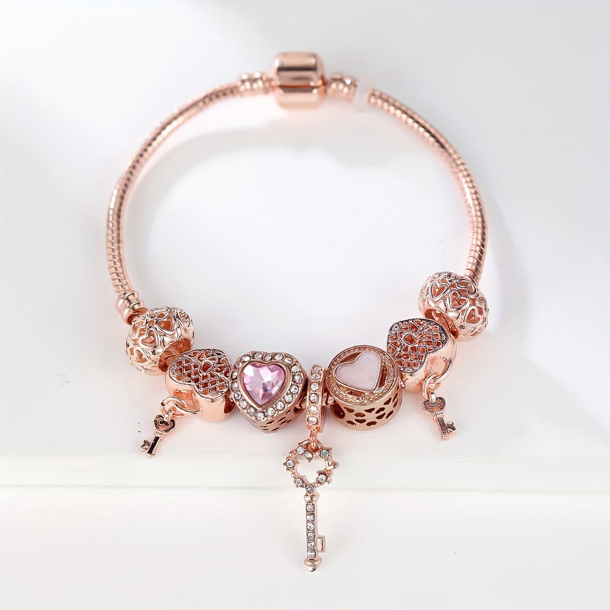 

Elegant And Charming Rose Bracelet With Heart And Key Pendants - Perfect For Parties, Birthdays, And Anniversaries