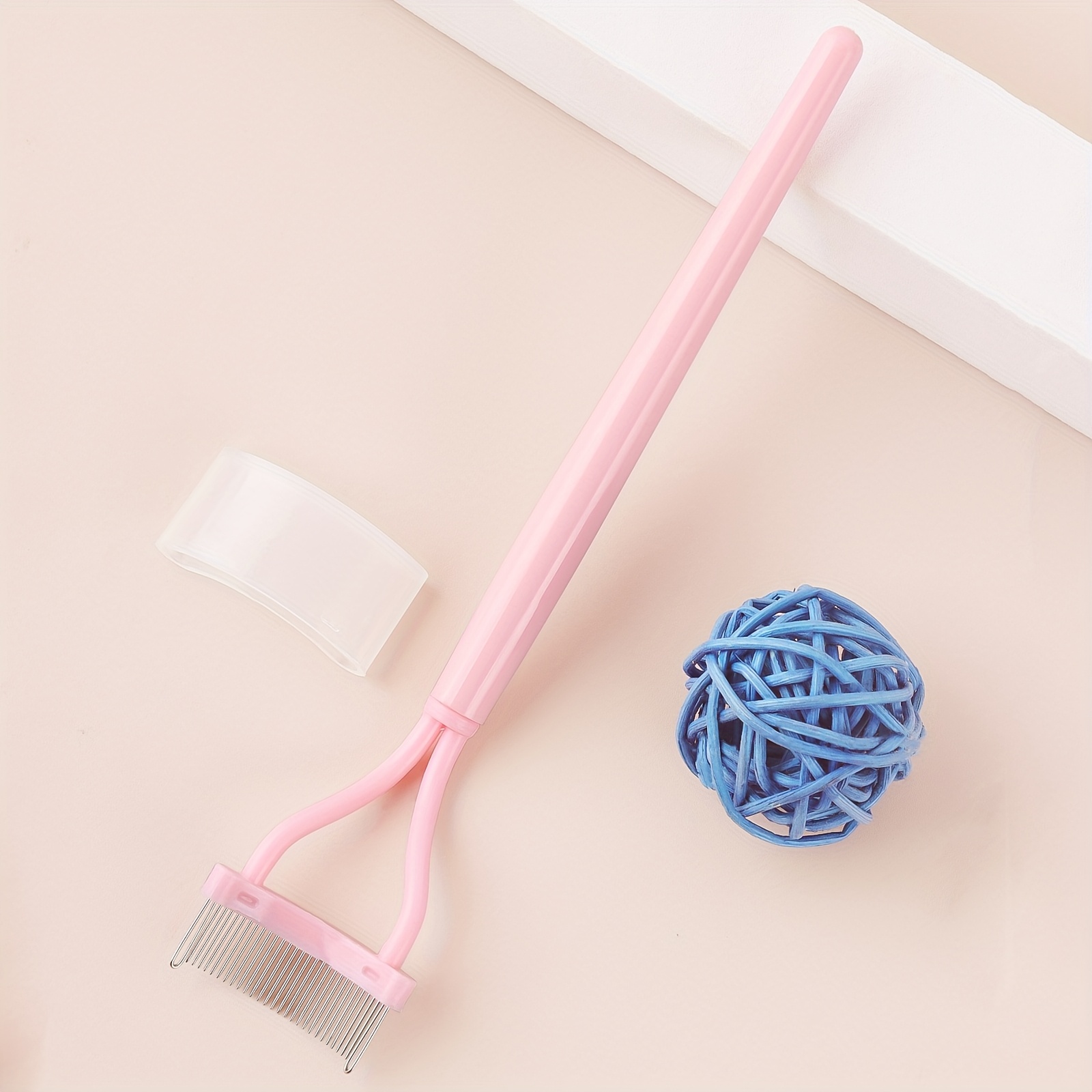 1 Eyelash Separator, a Professional Eye Makeup Tool that Prevents Scratching and Ensures Clear Separation of Eyelashes, Ideal for Daily Beauty Routines.