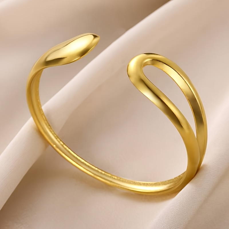 An Elegant Adjustable Hollow Bangle - Fashionable Teardrop Design, Perfect For Casual Wear And Parties