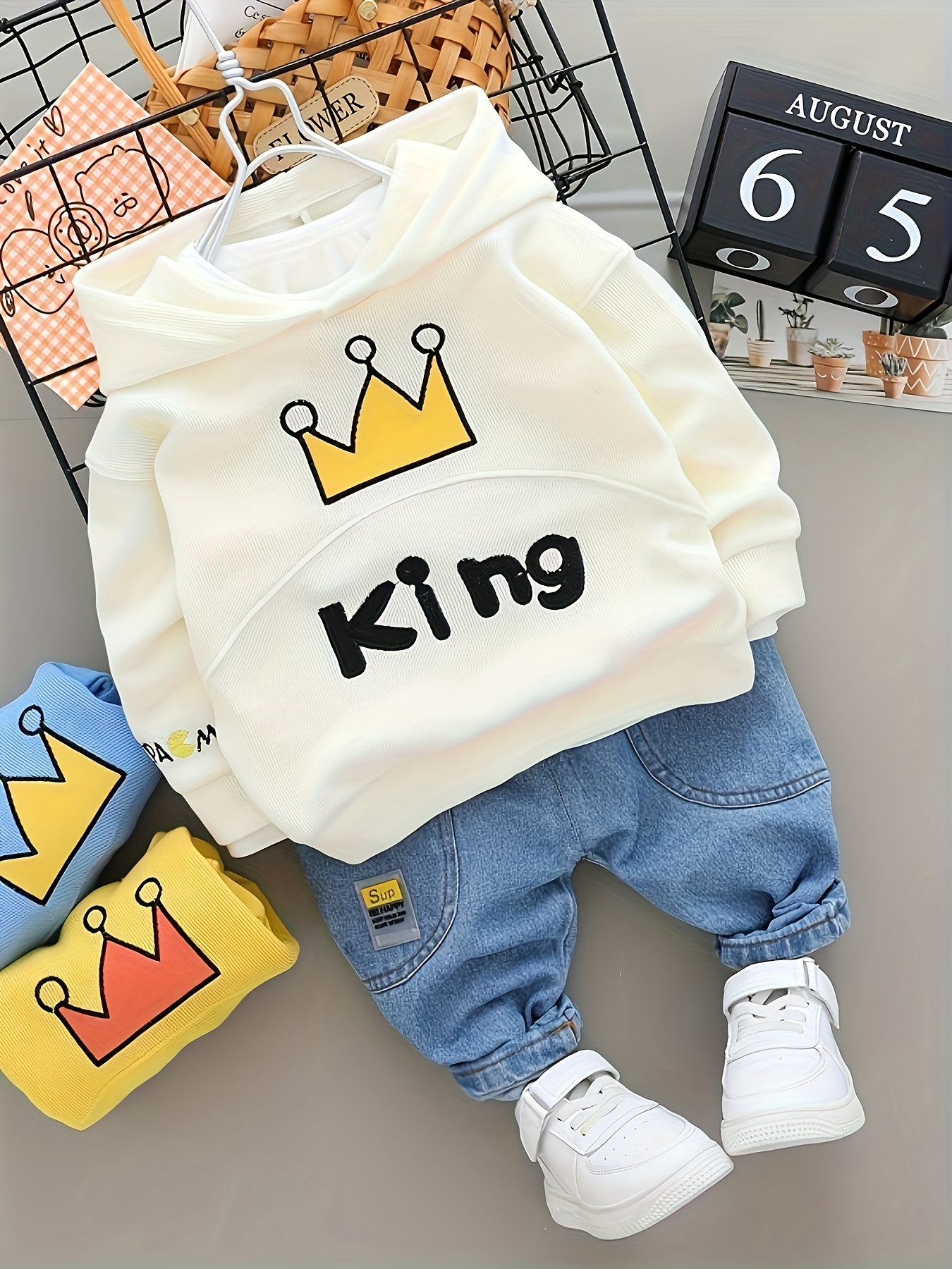 Spring And Autumn New Boys Long Sleeved Set for Boys And Babies Korean Fashion Crown Hooded Hoodie And Jeans Two Piece Set, Perfect for Outdoor