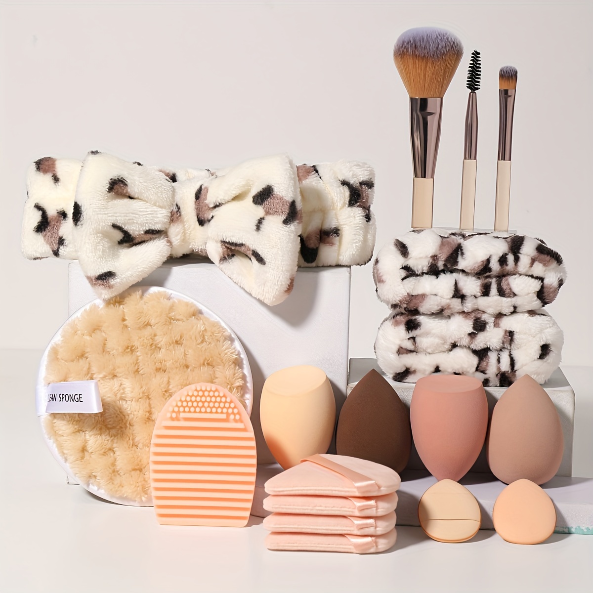 

18pcs All-in-one Makeup Set: Accessories For Application & Removal. Face Wash Headband, Powder Puffs, Sponges And Beauty Blenders, Cleaning Sponge, Makeup Brush, Cleaning Tools,