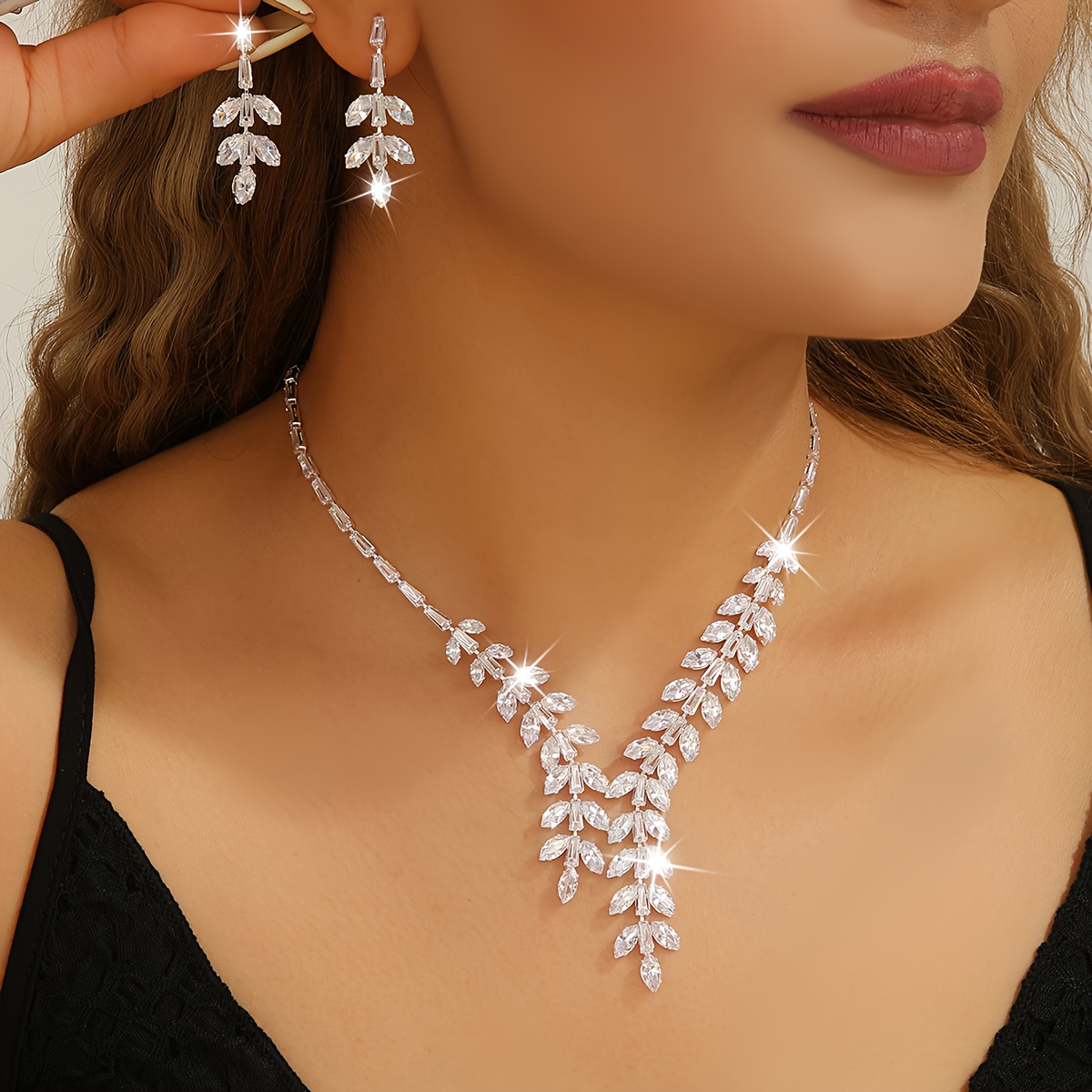 E-shop -teilige Damen Schmuckset ist ausgestattet mit Zirkonia Blattformen und eignet sich für die Teilnahme an verschiedenen Veranstaltungen und