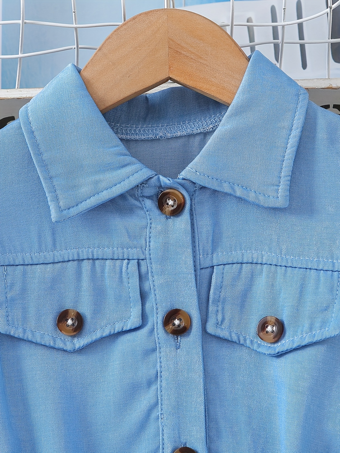 Summer Ice Fiber Fabric Faux Denim Small Flying Sleeve Lapel Shirt Dress + Belt, Shirt Button Placket Design, Irregular And Elegant Skirt, Very Suitable for Summer Outdoor Play, Camping Picnic, Daily Leisure Or Other Occasions