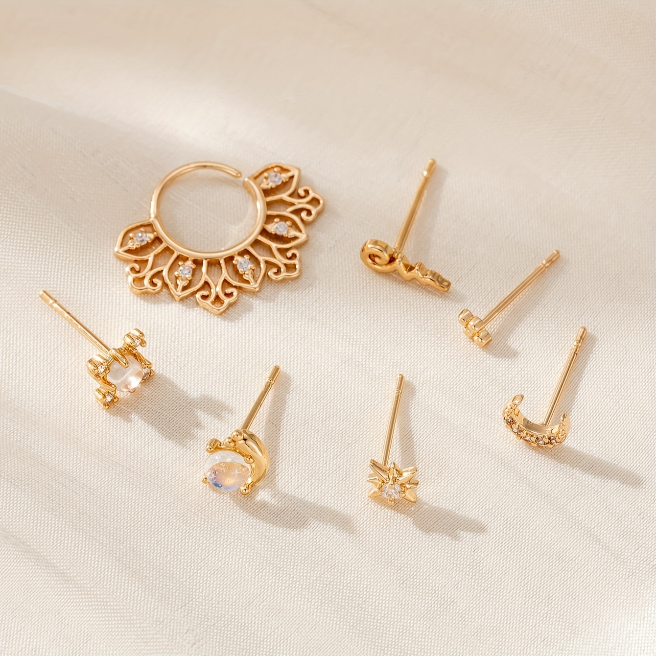 E-shop 7-teiliges Damen-Ohrringset, elegante und glänzende Stern & Mond Ohrstecker mit Sonnenblumen-Motiv, Kupferschmuck für lässige Outfits und