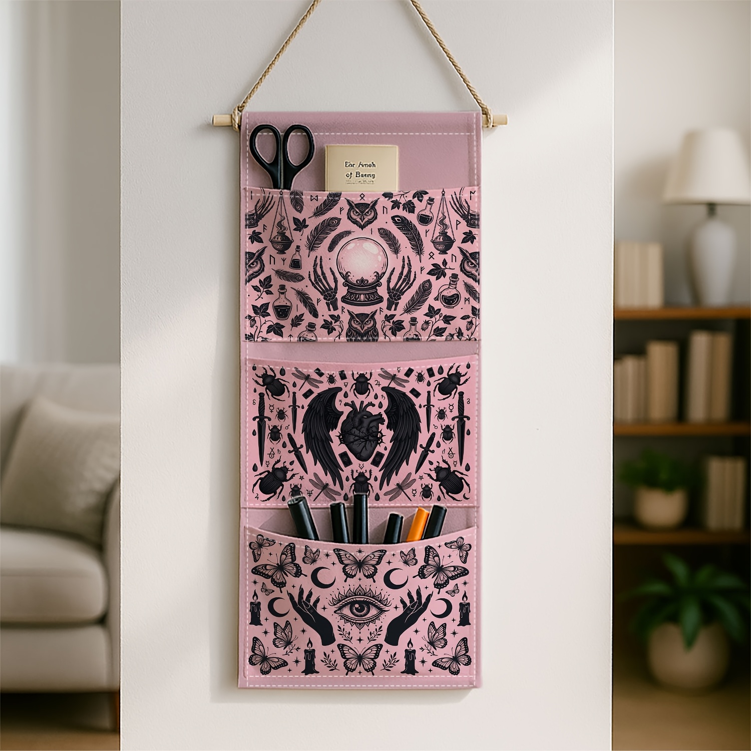 TEMU 1pc Organisateur de Rangement Mural Gothique à Suspendre avec 3 Poches Multicouches - Décor Mystique Rose et Noir Adapté pour Salon, Chambre,