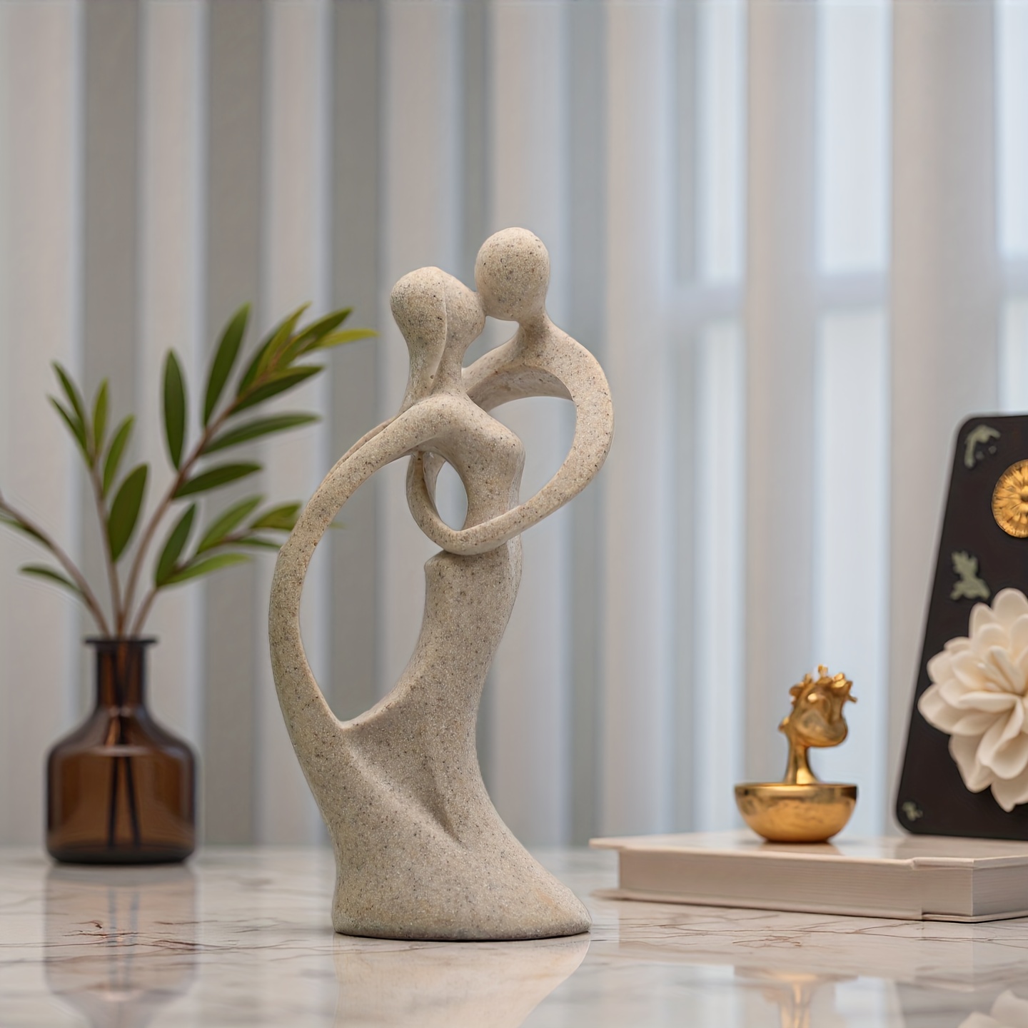 E-shop Sammelfiguren, Elegante Resin-Paarstatue - Realistische Umarmungshände & Passende Figuren, Lebensechte Innen-/Außendekoration für Jubiläum,