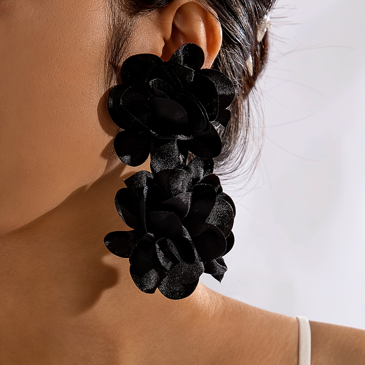TEMU 1 Pair Fashion Polyester Fiber Large Flower 3d Simulation Flower Ear Drop Earrings Suitable For Women Bride Prom Party Gift For Friend