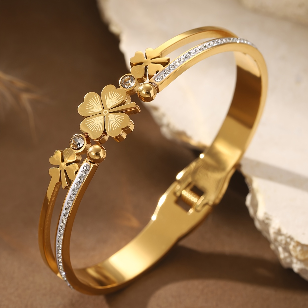 1 Bangle Summer Golden 304 Stainless Steel Lucky Four-Leaf Clover Bracelet High Quality Synthetic Zirconia Jewelry Accessories, Mother's Day Gift, Family Gift