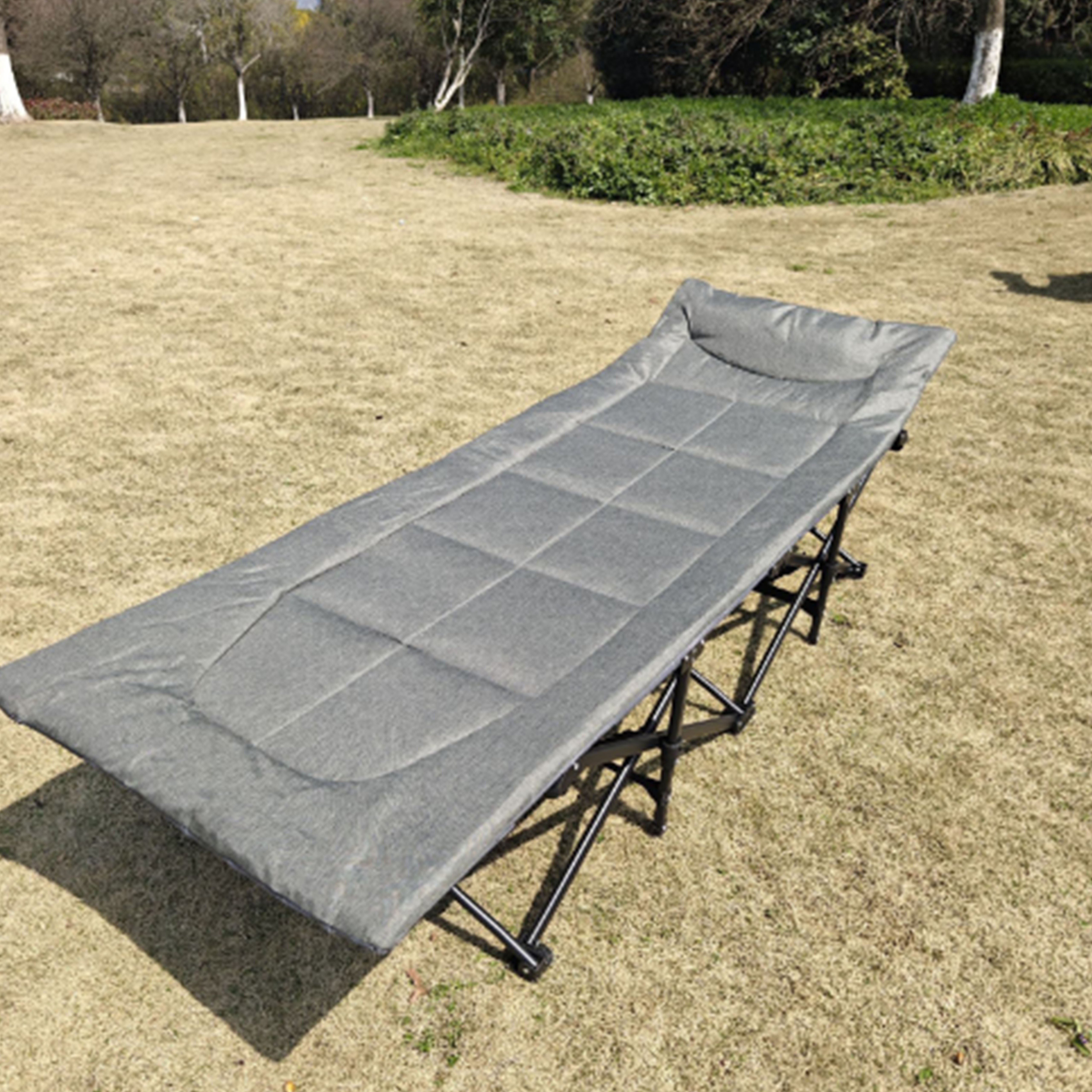 組み立てが簡単な 多色の屋外折りたたみベッド、持ち運び可能で 