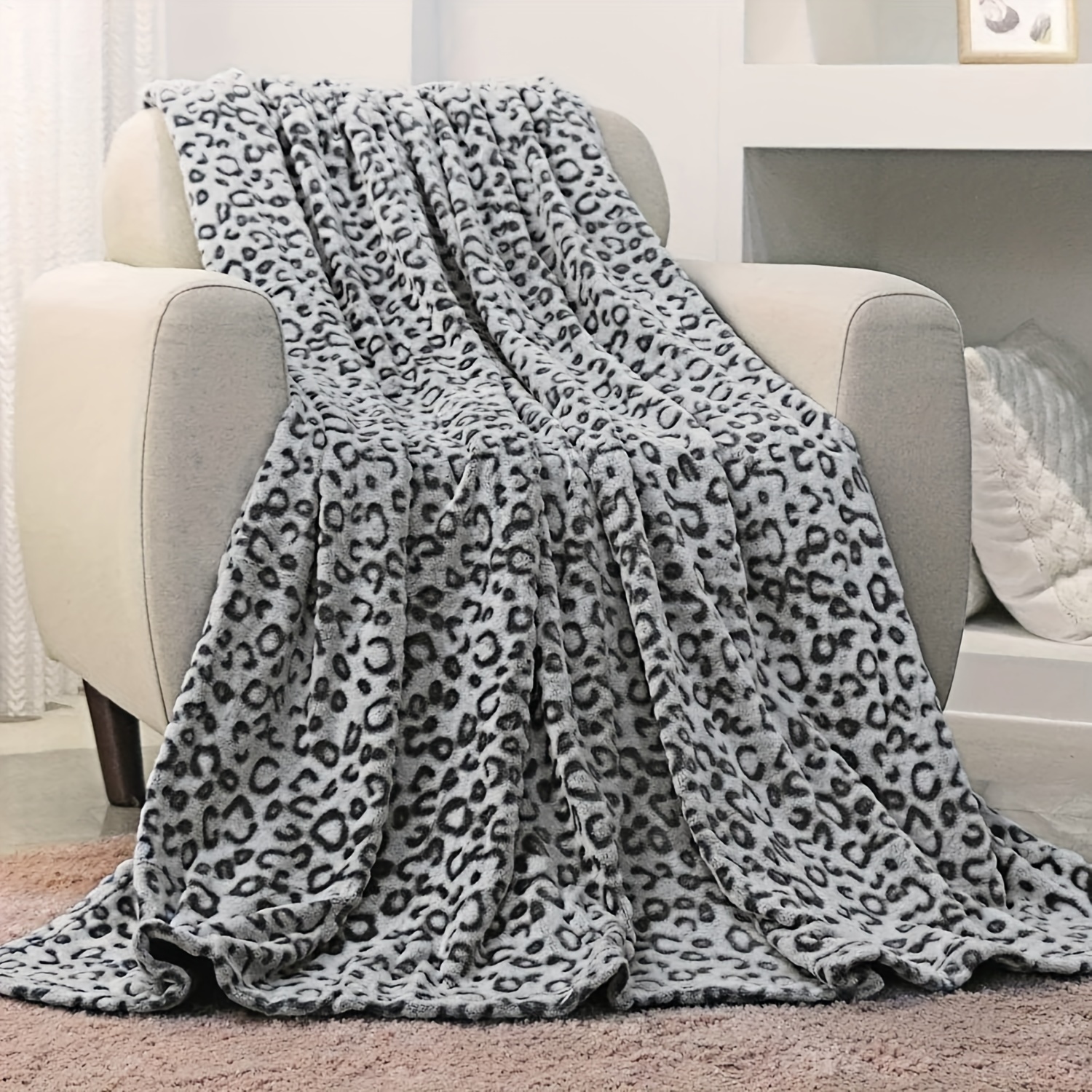 

1pc Flannel 3d Leopard Print Blanket Extra Soft Lightweight Fluffy Sofa Blanket Grey Available All Year Round