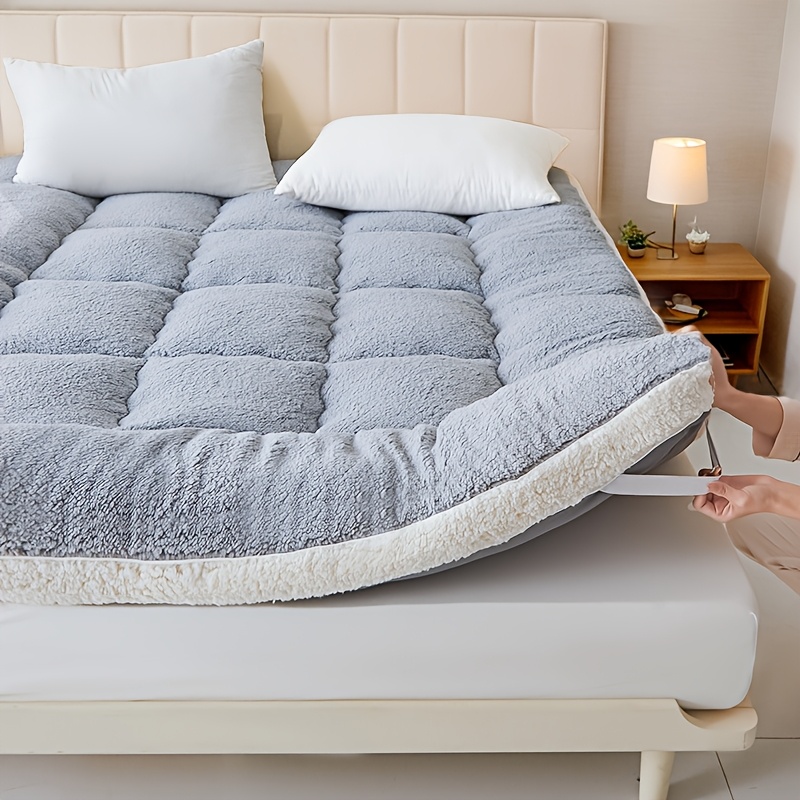 Sherpa Fleece Bed Cover, a Warm And Soft Bedding Protector Suitable for Sleep, Featuring an Ultra-Thick Luxurious Long-Pile Fleece Design, Soft Long-Pile Fleece Pillow Top, Polyester Filling, And Machine Washable for Autumn And Winter Bedroom Warmth