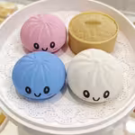 多彩饺子状舒压玩具(笼子+盖子+包子),随机一个颜色的包子,可爱逼真的面部挤压玩具,用于缓解焦虑,便携袋,派对礼品