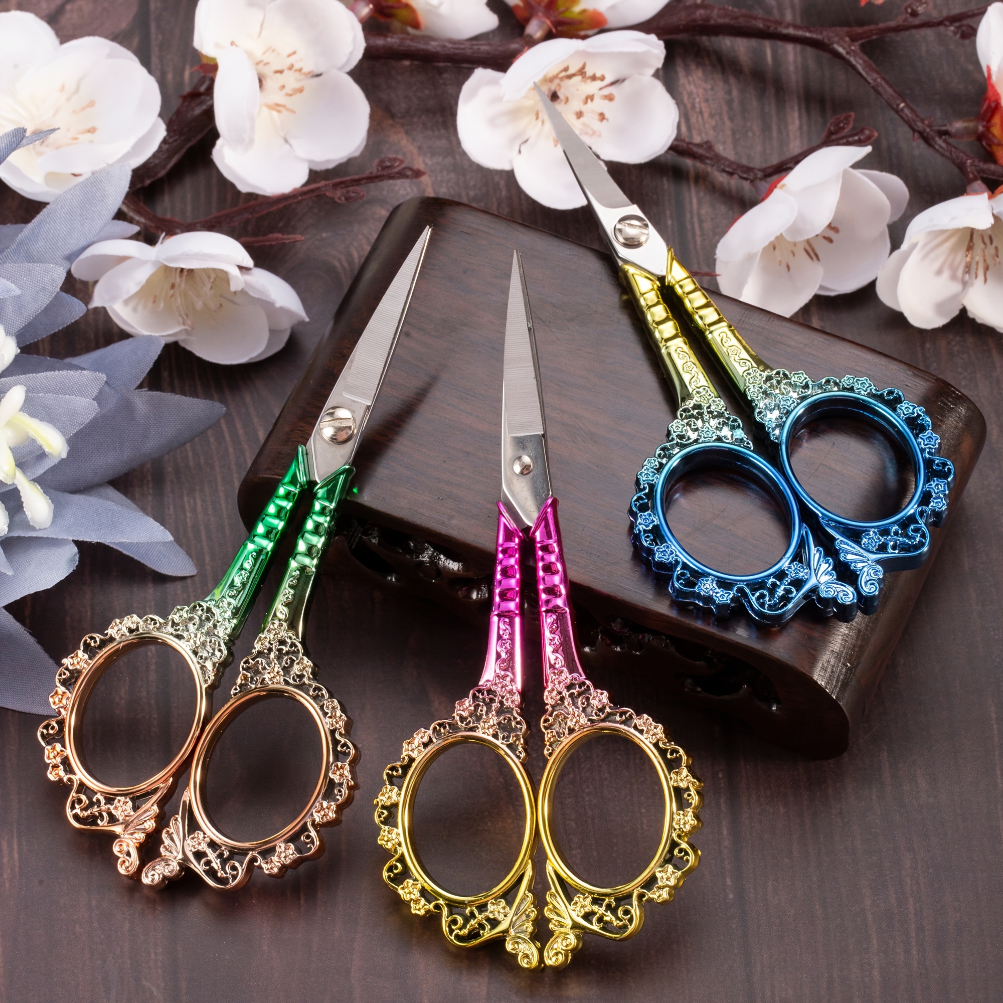 

Vintage Embroidery Scissors, Stainless Steel Scissors, Petal Style Eyebrow And Eyelash Trimmers, Ideal For Crafts, Art, Needlework, Diy Tools, Fabric Cutting, Latest Design With Assorted Colors