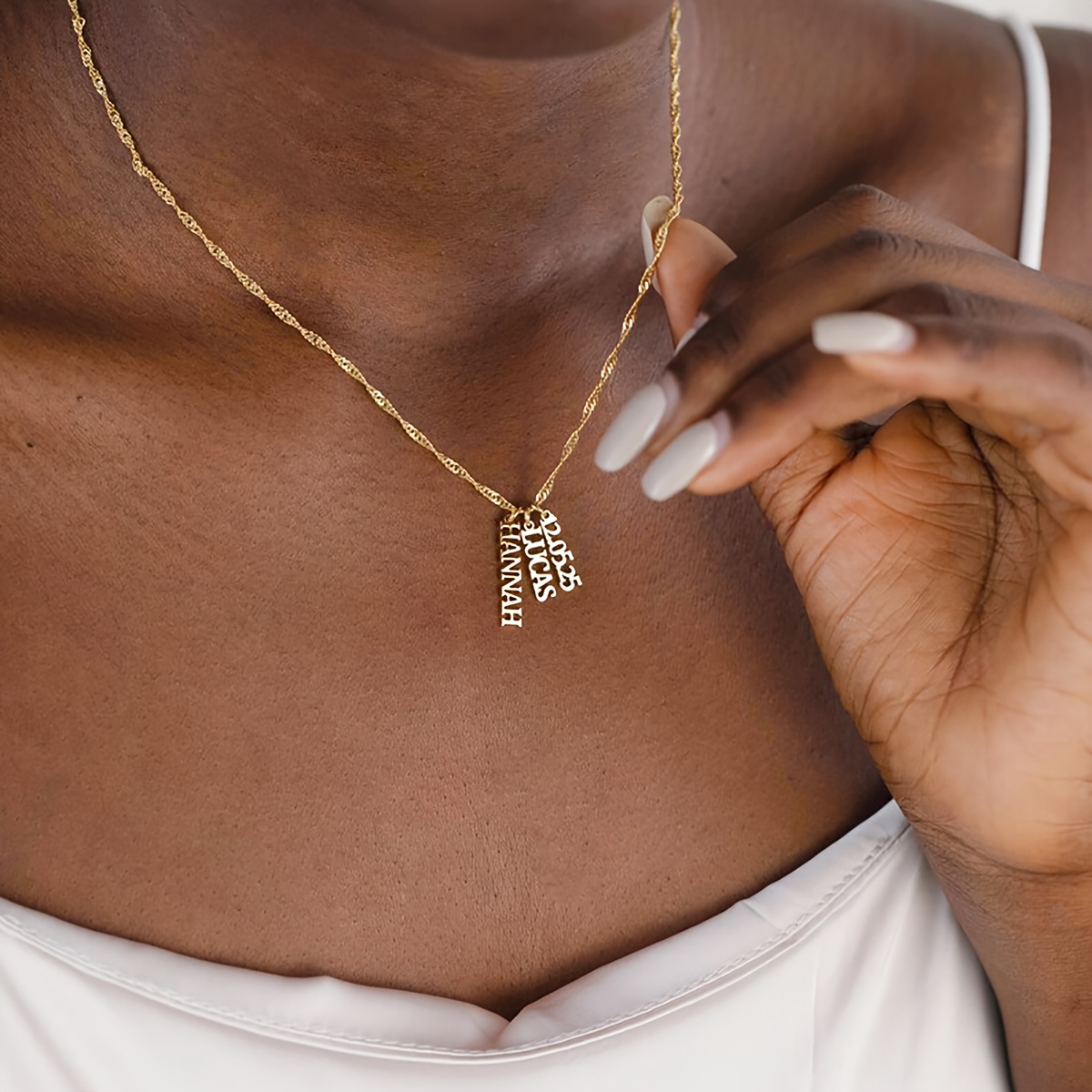 Personalized Vertical Name Necklace with Water Ripple Chain