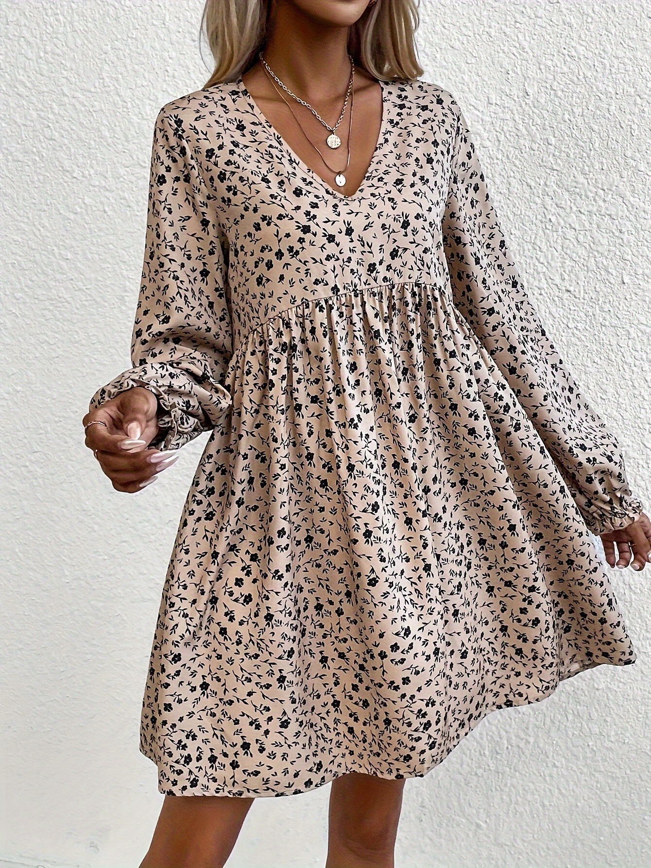 Robe Longue Fleurie Col en V Robe longue à manches longues et col en V à imprimé floral élégant pour femme, 100 % polyester tissé, robe midi trapèze fluide d