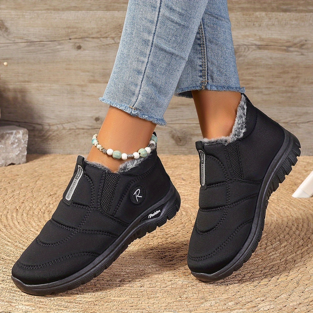 Image of Women's Winter Outdoor Short Snow Boots, Thickened For , For Outdoor Snow And Mountain Activities, Lightweight And Comfortable Plush Winter Shoes