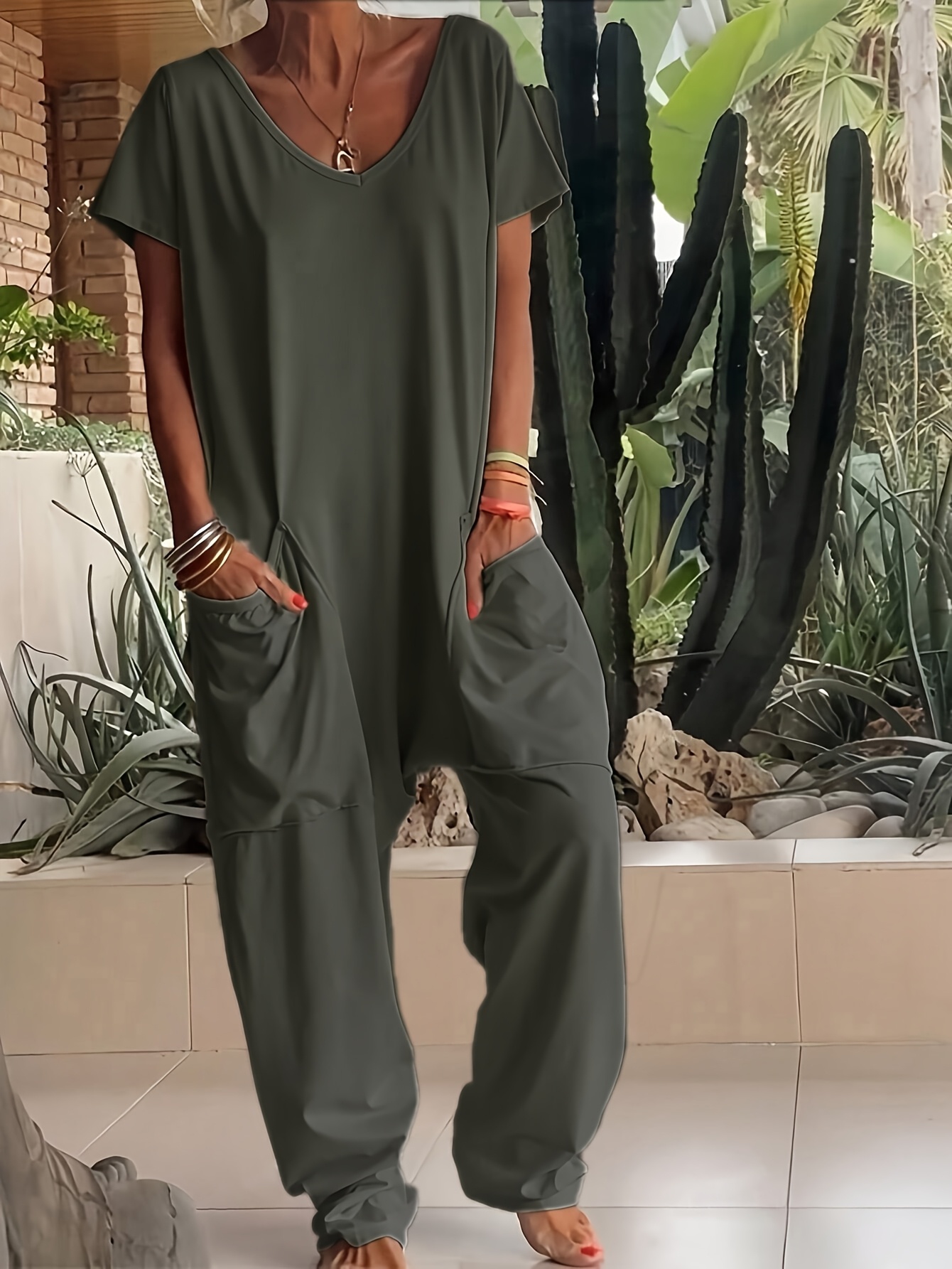 womens jumpsuit v neck design short sleeves large pockets at the legs casual and comfortable clothing suitable for casual attire