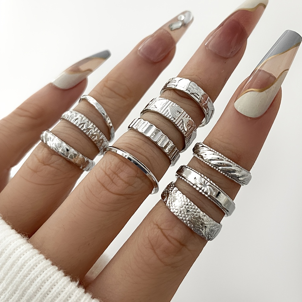 10pcs Alloy Carved Texture Ring Set, Minimalist Casual Fashionable Thin Circle Rings With Heart Patterns, Versatile Stackable Ring Collection