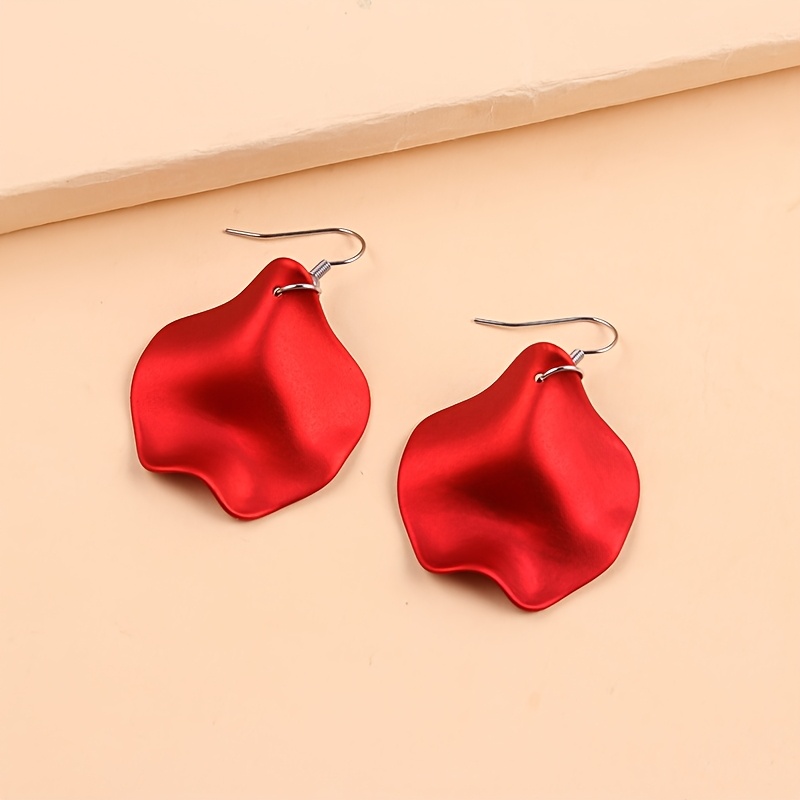 E-shop 2er-Set Europäische und Amerikanische Minimalistische, Stilvolle Rote Unregelmäßige Blütenblatt Acryl Ohrringe, Elegante Kreative Alltags Dating