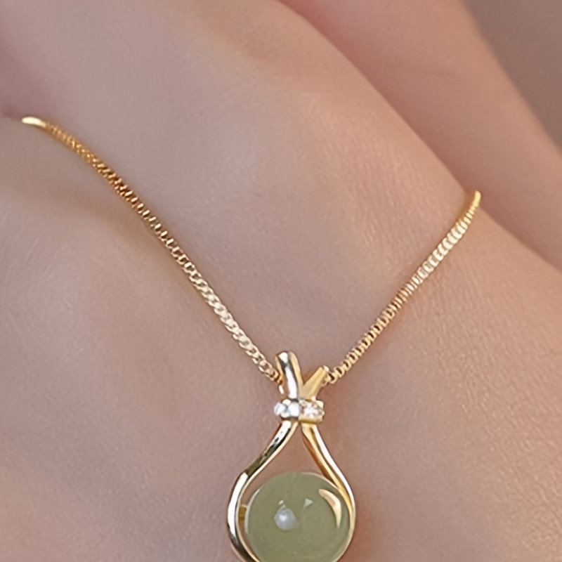 

1pc Vintage Elegant Pendant Necklace, Golden Plated Alloy, Non-fade, Women's Clavicle Chain, Ideal For Daily And Vacation Wear, Perfect Valentine's Day Gift