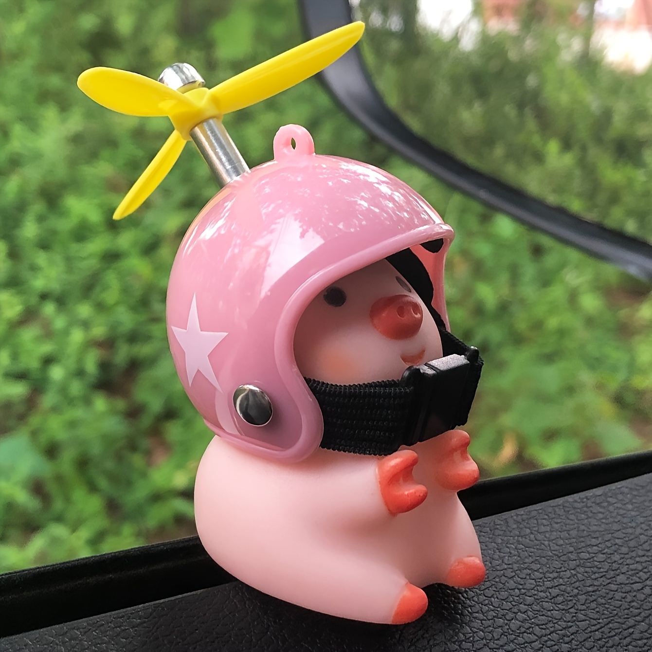 Adorable Pink Pvc Piggy Dashboard Accessory With Rotating Yellow Propeller & Star Pattern - Durable Car Interior Decor, Perfect Gift For Animal Enthusiasts