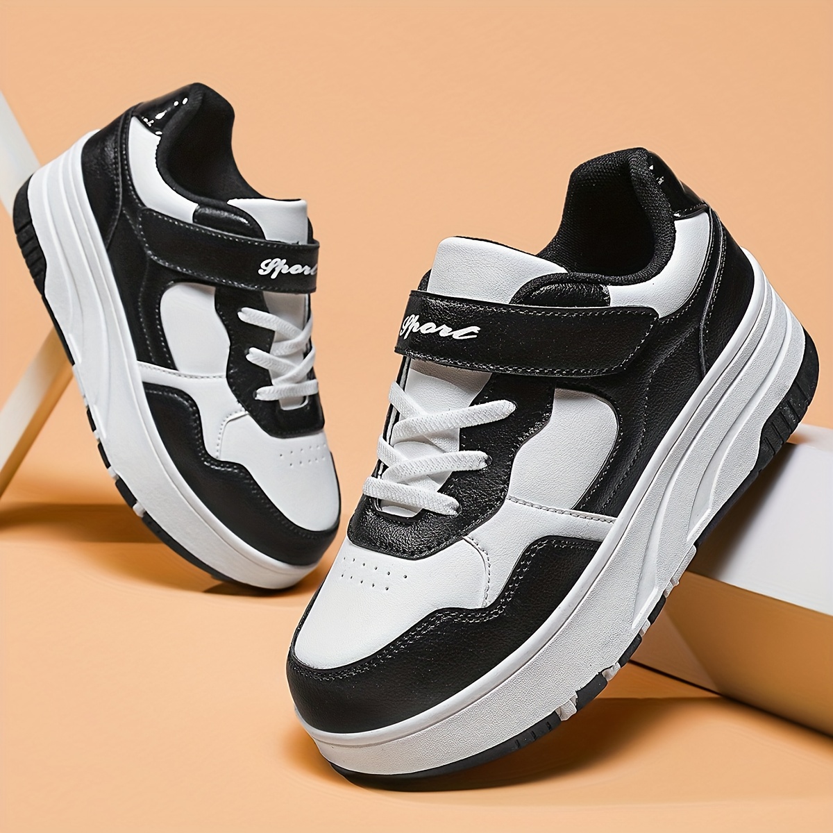 2025 New Trendy 1 Pair Girls' Color Block PU, TPR Thick Sole Magic Tape Letter Round Toe Low-Top Versatile Shoes with Detachable Four-Wheel Roller Skates in Black and Pink for Casual Fashion Sports, Girls' Skate Shoes, Professional Skate, Skate For Girl/boy, Soy Luna Amber Skate, Skate With Kit, Skate Shoe, Orange Skate Wheel, Roller Skate Wheel, Roller Skate Shoe, Skating Shoe For Girl, Roller Shoe Girl, Skates, Wheel Shoe, Skate, Shoe With Wheel