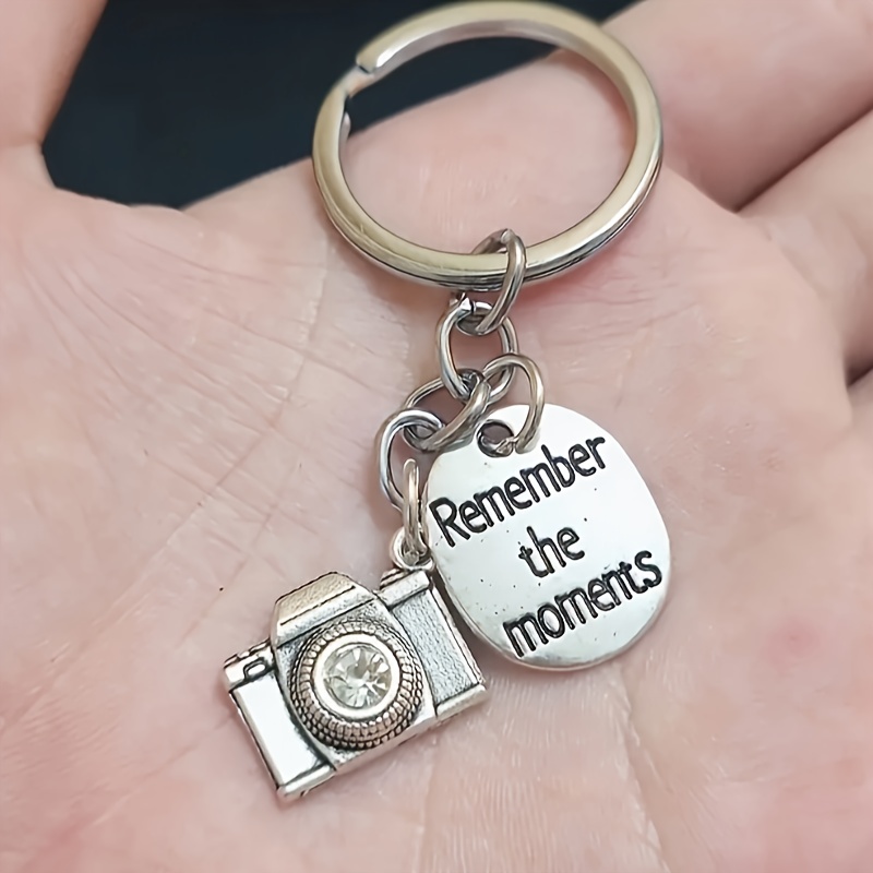 

1pc/men' Camera Keychain, With "treasure Moments" , Silvery Metal Car Keychain, Vintage Photography Pendant Accessory