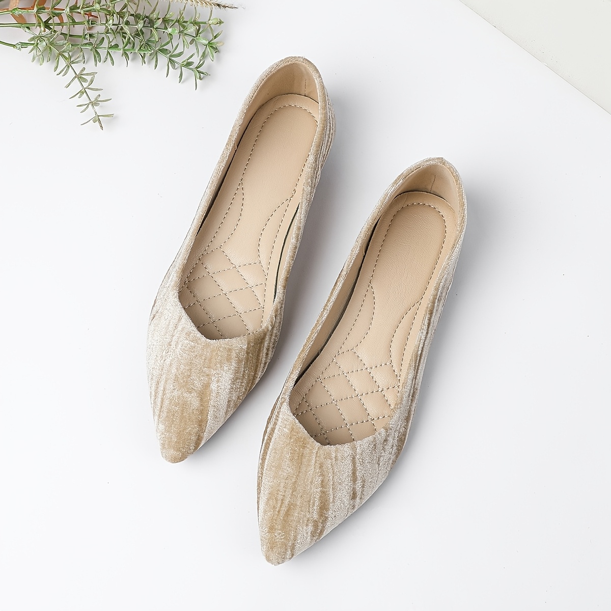 New Beige Slip-on Women's Shoes With Soft Sole, Non-slip, Comfortable, Casual, And Commuting-friendly, In Large…: retailer-supplied image