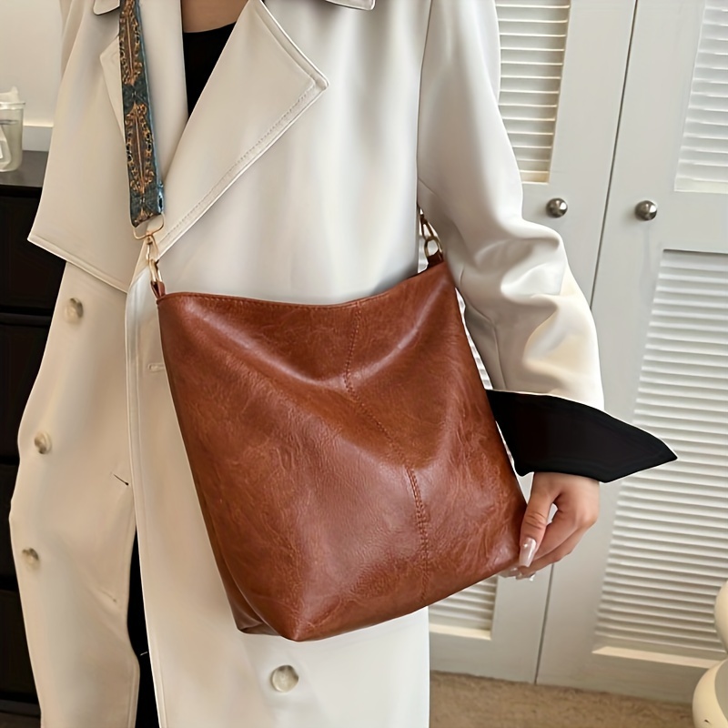 

Classic Women's Shoulder Bag - Chic And Crossbody Bag For Travel And Shopping