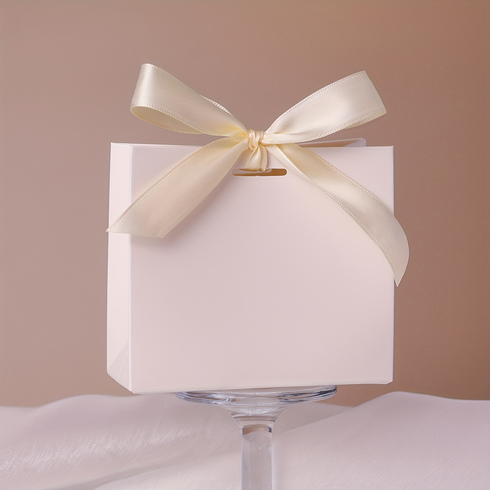 E-shop Geschenk für Sie/Ihn 50 Stück Mini-Geschenktüten-Set aus dickem Karton - Leere Hochzeitsgeschenkbox, Geburtstagsparty-Verpackung mit Bändern,