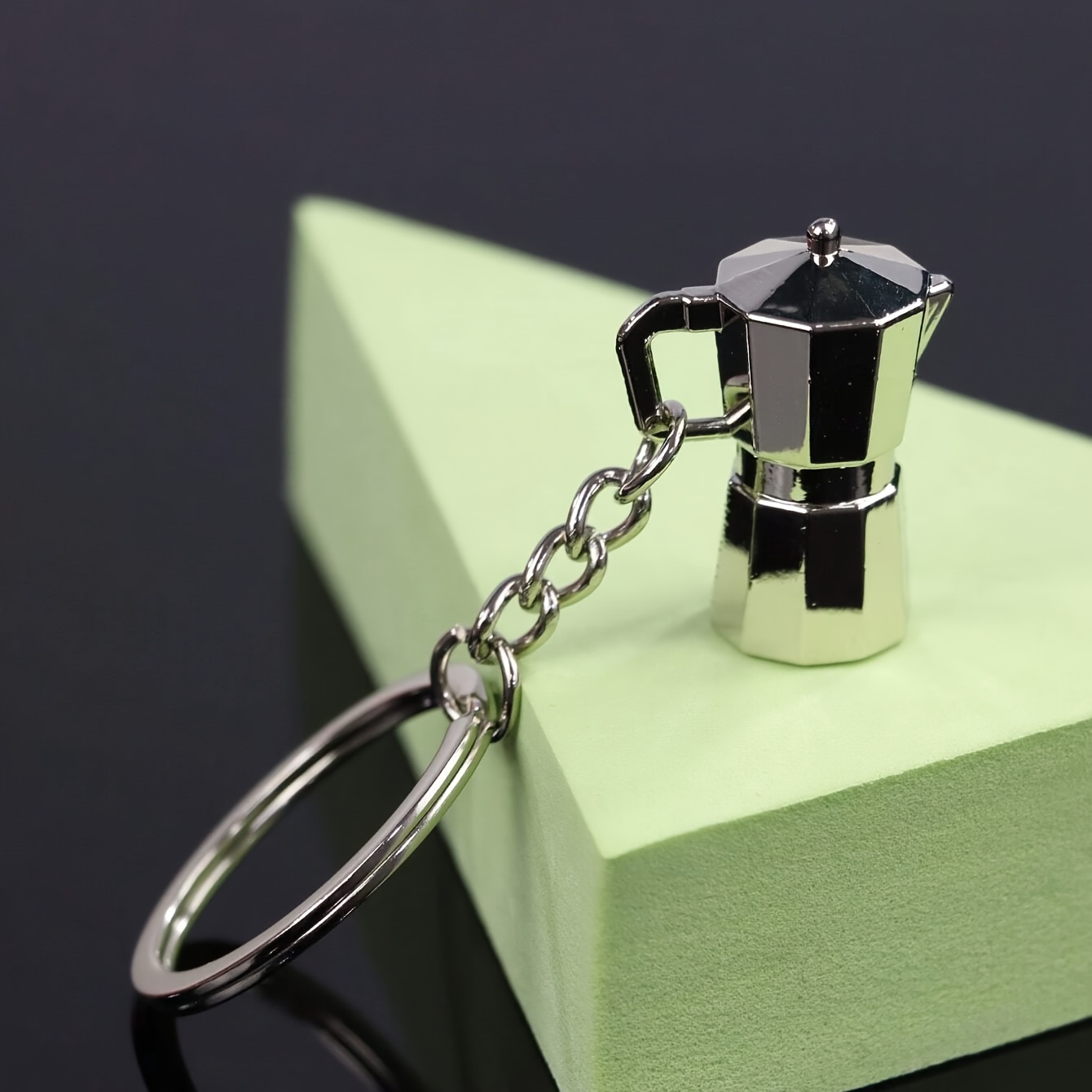 

Porte-clés décoratif en forme de cafetière Moka miniature, en alliage de zinc, idéal pour les femmes, parfait pour les anniversaires et un usage quotidien