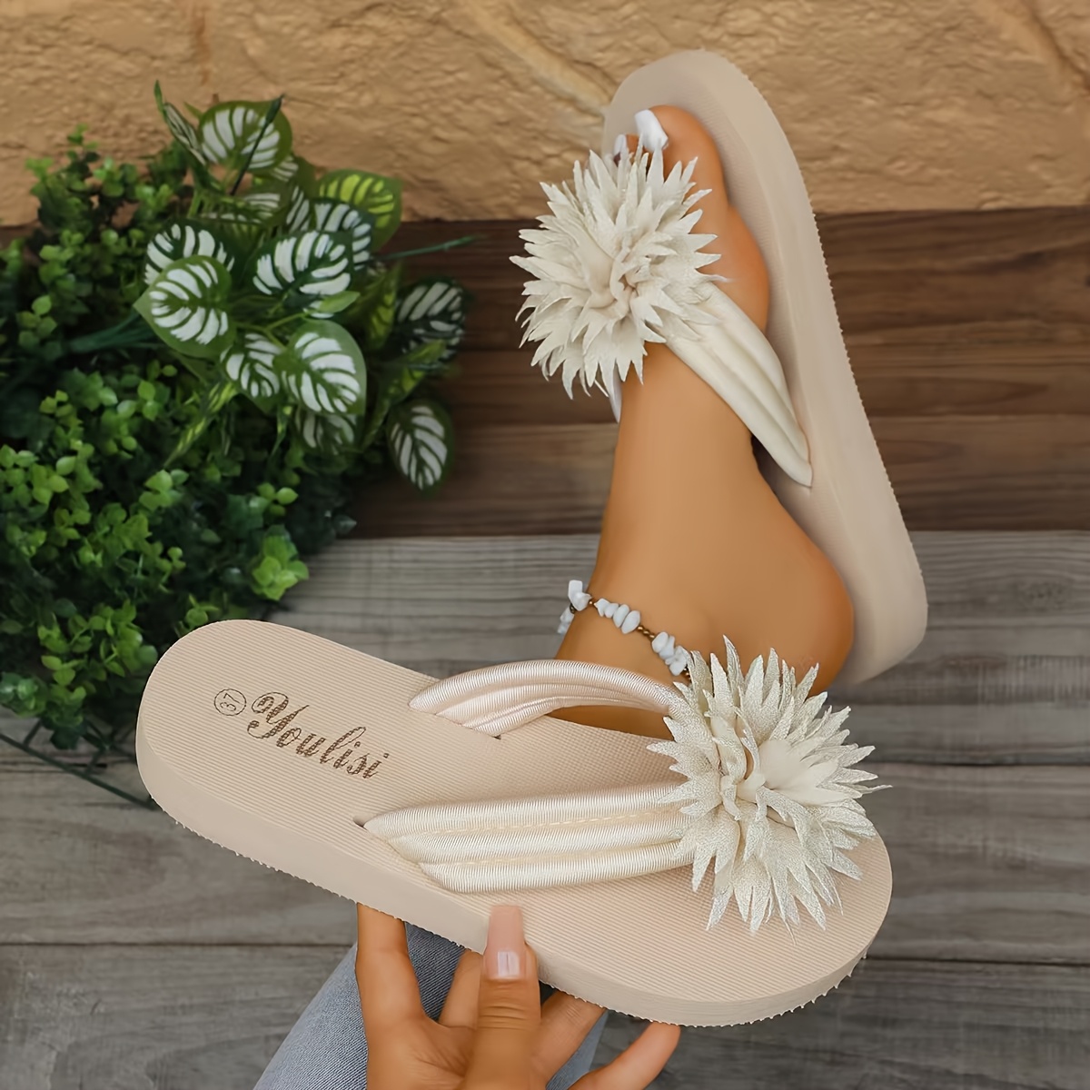 Image of Women's Fashionable And Versatile Elegant Beach Slippers, Women Shoes