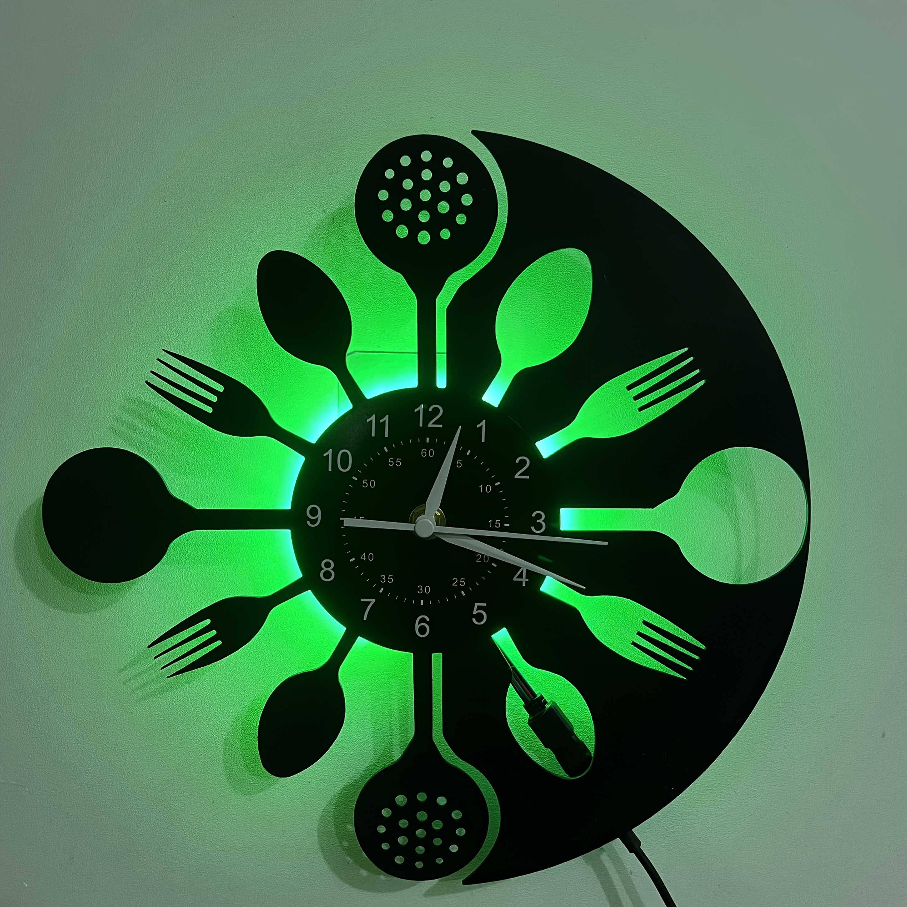 Orologio da parete da cucina in metallo da 25 cm, motivo padella, decorazione d'interni. Orologio da parete unico a tema cucina, rosso. | Leroy Merlin