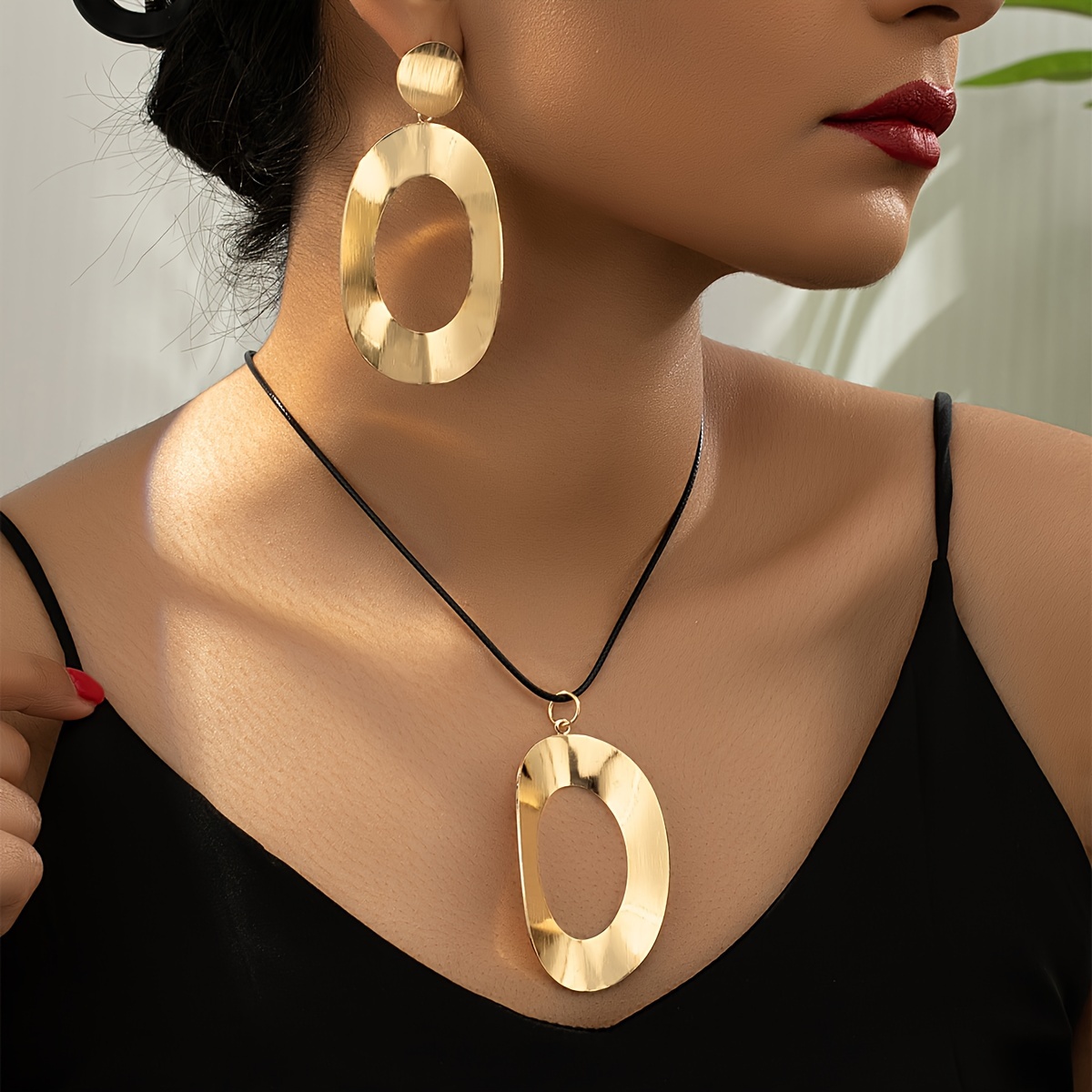 

Oversized Oval Cut-out Pendant Necklace And Earrings Set, Vintage And Minimalist Style, Elegant Fashion Jewelry For Women, Statement -tone Accessories