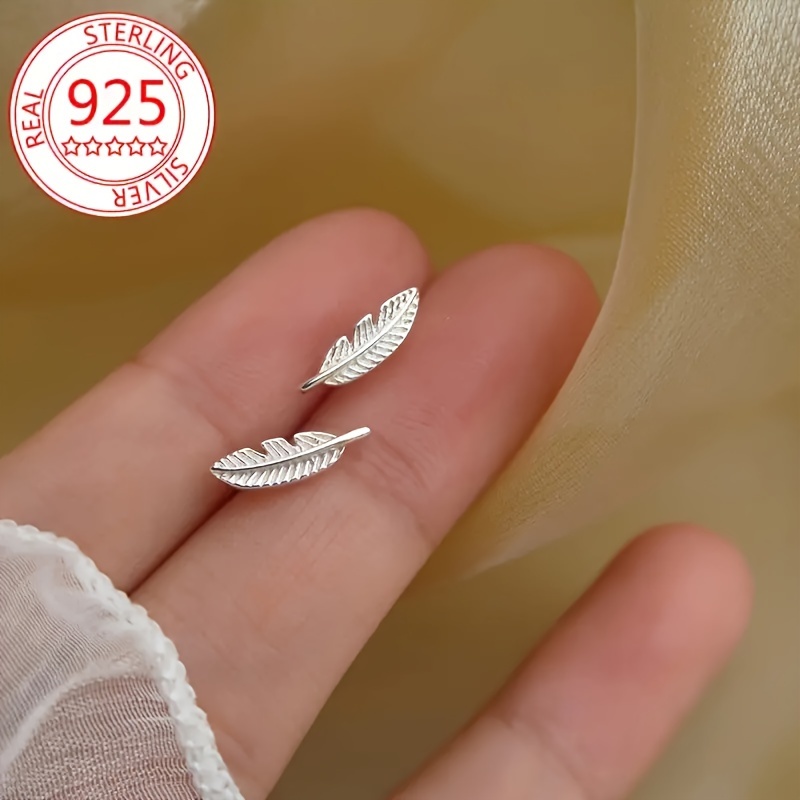 

Chic S925 Sterling Silvery Feather Stud Earrings - Hypoallergenic, Casual Attire & Gifting