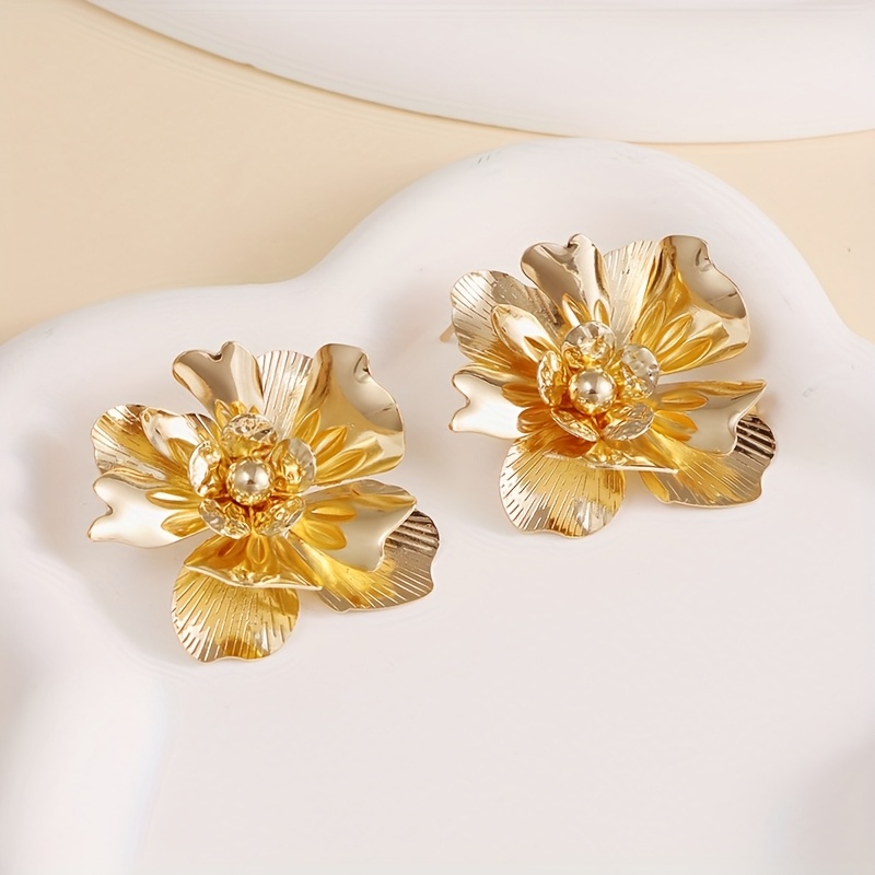 Fashionable Retro Floral Hoop Earrings