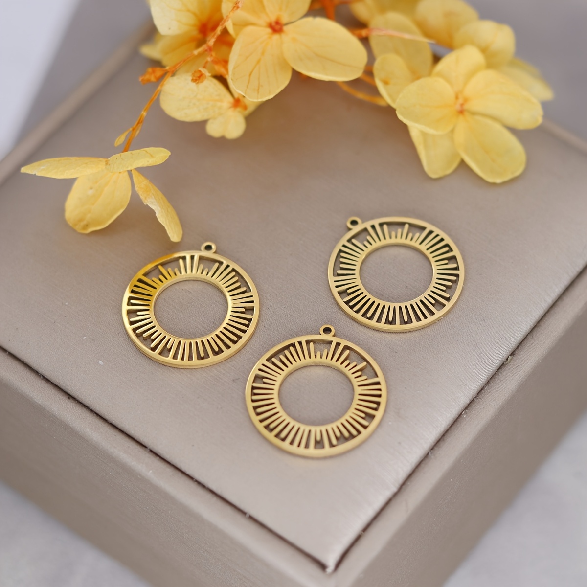 Image of 3pcs Round Sun Charms Stainless Steel Jewelry Making Supplies Pendants Necklace Bracelet Handmade Craft