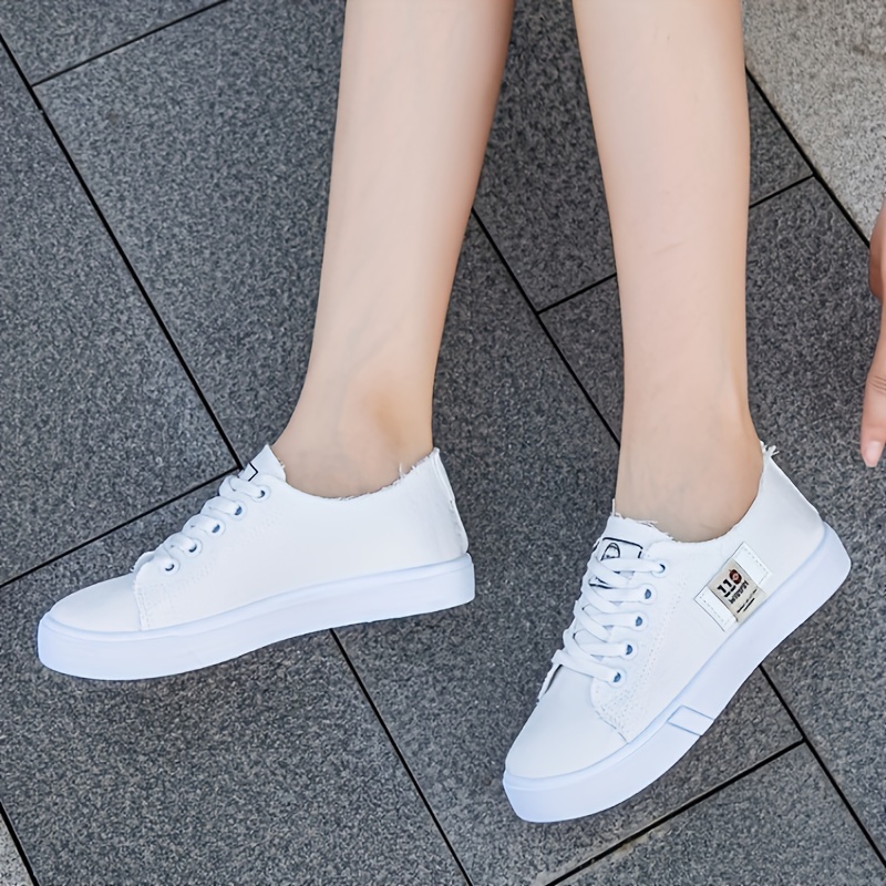 One Pair of Stylish Versatile Shoes, Low-Top White Sneakers with Elegant Breathability, Casual Single Shoes Showcasing Feminine Charm